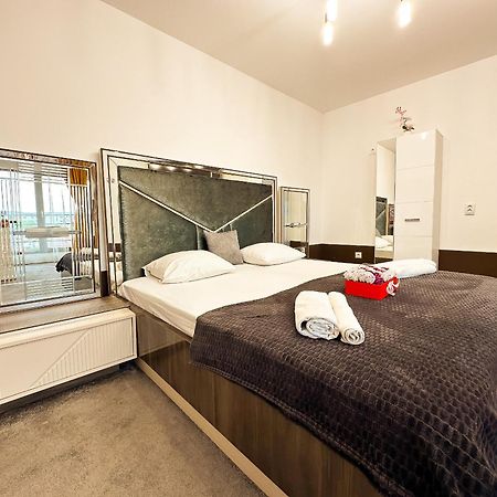 The Royal - Studio With Balcony & Panoramic View Craiova Exteriér fotografie