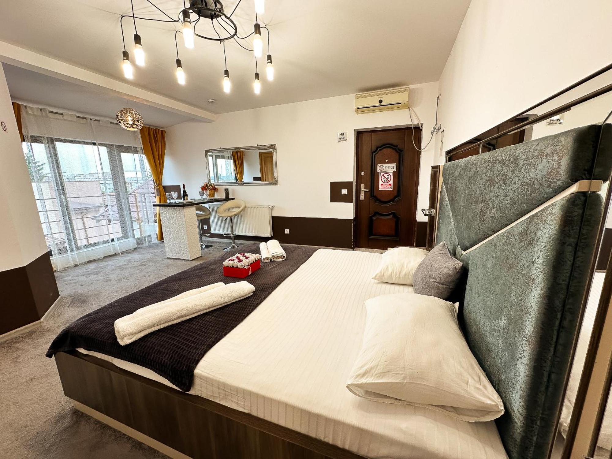 The Royal - Studio With Balcony & Panoramic View Craiova Exteriér fotografie