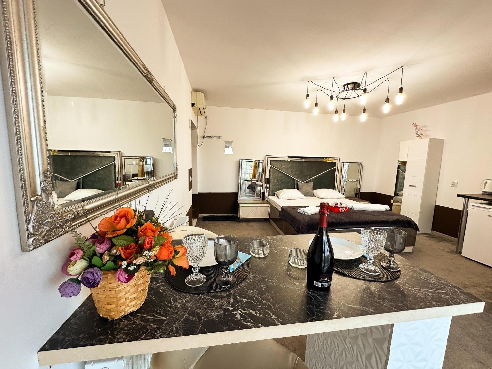 The Royal - Studio With Balcony & Panoramic View Craiova Exteriér fotografie